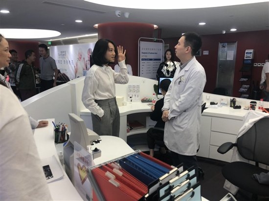 德视佳眼科创始人约根森博士加盟电影《大鳄之门》