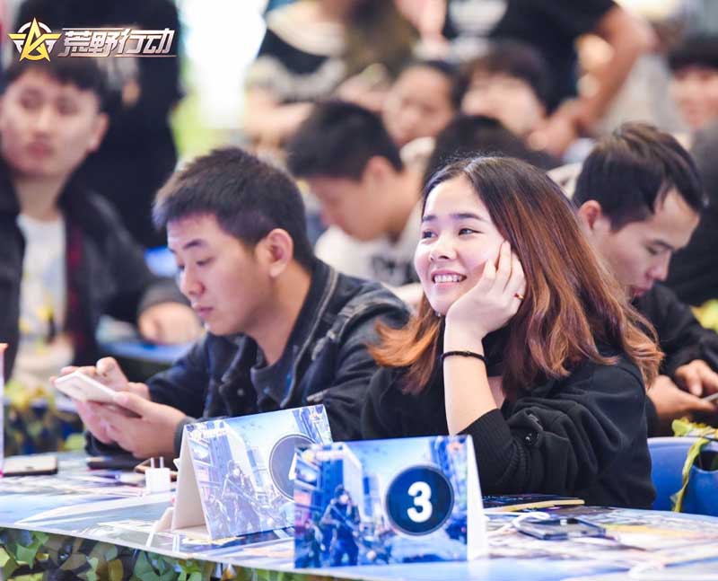 【荒野行动】圣诞雪战，感恩有你