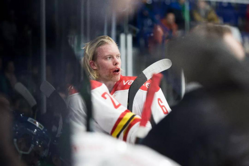 三次冲突点爆冰场 万科龙客场负乌法 体育竞技 第4张 三次冲突点爆冰场 万科龙客场负乌法 体育竞技 第4张