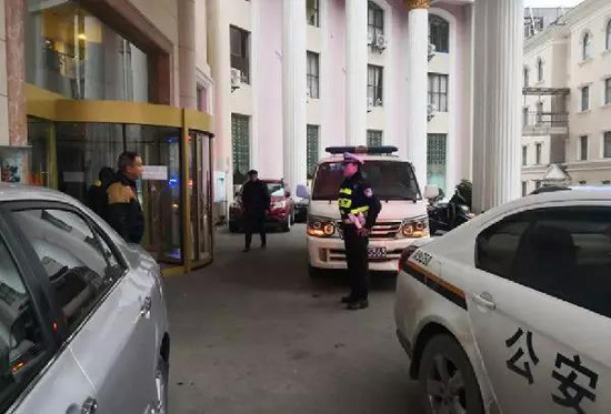 和美医疗旗下医院专家开车抢救产妇，交警为其开辟绿色通道 母婴健康 第1张