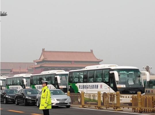 新能源客车首次“上两会” 福田欧辉再刷两会护航新记录 汽车频道 第2张