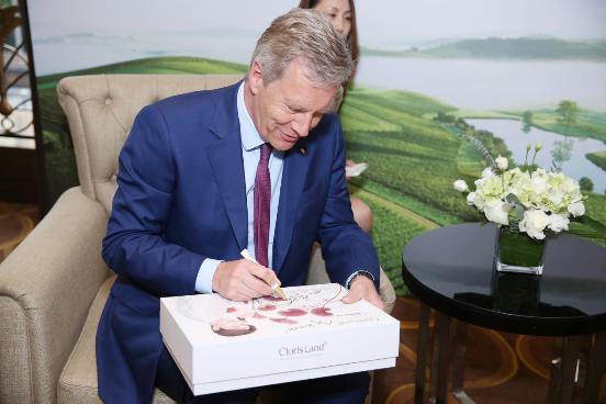 花皙蔻太阳能工厂获德国前总统认可，有机护肤没那么贵 品牌发布 第7张