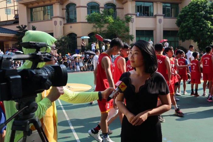 篮球巨星艾弗森走进华师初中,现场教学激励学子触摸国际星未来 教育培训 第6张 篮球巨星艾弗森走进华师初中,现场教学激励学子触摸国际星未来 教育培训 第6张