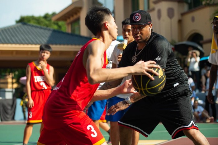 篮球巨星艾弗森走进华师初中,现场教学激励学子触摸国际星未来 教育培训 第4张 篮球巨星艾弗森走进华师初中,现场教学激励学子触摸国际星未来 教育培训 第4张