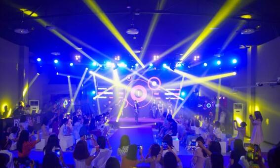 洋葱O'MALL联动艾斯臣，提前“剧透”秋冬女鞋潮流 品牌发布 第2张