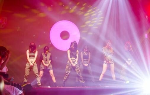 洋葱O'MALL联动艾斯臣，提前“剧透”秋冬女鞋潮流