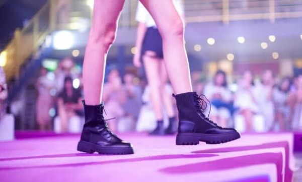 洋葱O'MALL联动艾斯臣，提前“剧透”秋冬女鞋潮流 品牌发布 第11张