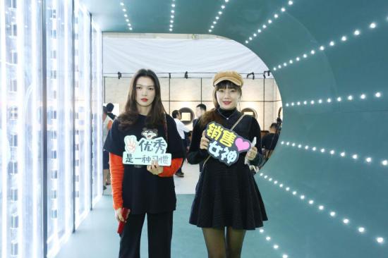 以时尚重新定义中国茶 现代派小罐茶实力诠释“圳”当红 新闻资讯 第2张