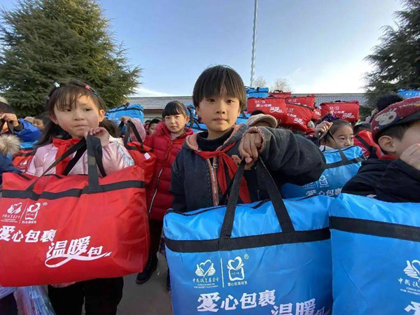 亚马逊全球性公益项目在华持续推进 近百万元爱心物资传递微笑