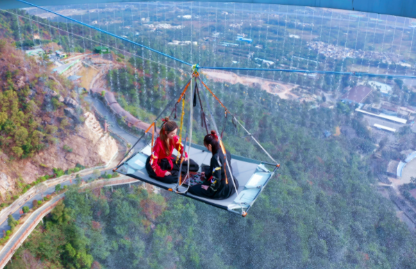 棋手在黄腾峡空中吊床下象棋，网友：高空对决 广州旅游 第2张