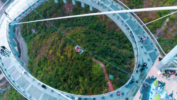 棋手在黄腾峡空中吊床下象棋，网友：高空对决 广州旅游 第3张