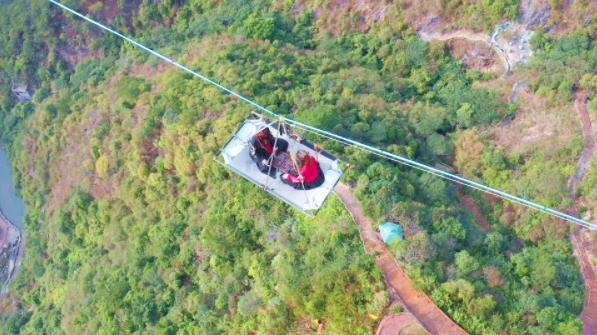 棋手在黄腾峡空中吊床下象棋，网友：高空对决 广州旅游 第4张
