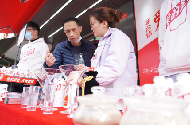 新酱酒首销火爆 美宜佳便利店一天卖出205瓶 企业产品 第4张 新酱酒首销火爆 美宜佳便利店一天卖出205瓶 企业产品 第4张