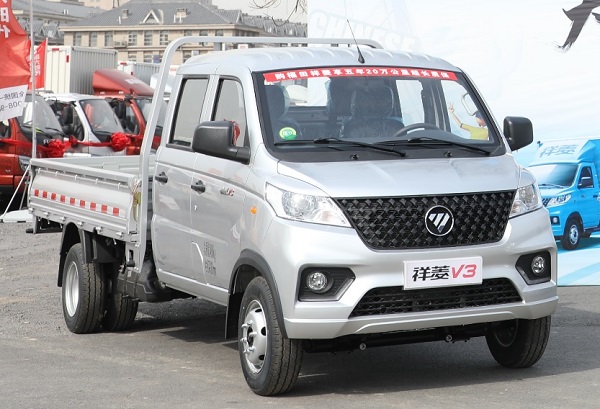 颜值高端有面子 舒适驾乘有里子 祥菱V3助力90后“工长”开启全新人生 汽车频道 第4张