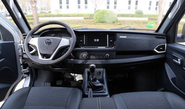 颜值高端有面子 舒适驾乘有里子 祥菱V3助力90后“工长”开启全新人生 汽车频道 第5张