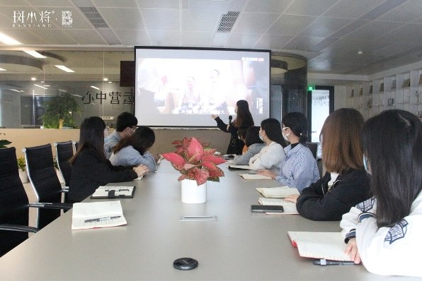 斑小将组织观看纪录片《时代我》缅怀袁隆平院士 新闻资讯 第1张 斑小将组织观看纪录片《时代我》缅怀袁隆平院士 新闻资讯 第1张