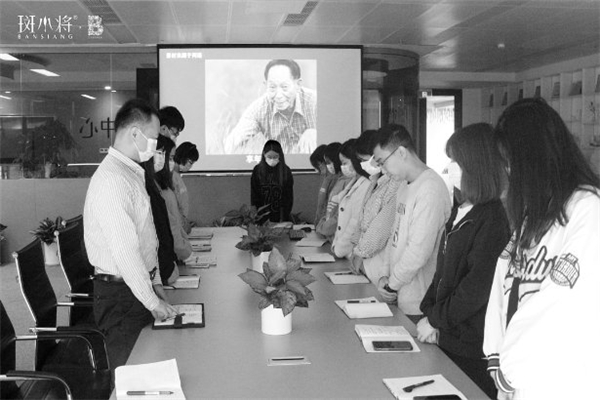 斑小将组织观看纪录片《时代我》缅怀袁隆平院士 新闻资讯 第3张 斑小将组织观看纪录片《时代我》缅怀袁隆平院士 新闻资讯 第3张