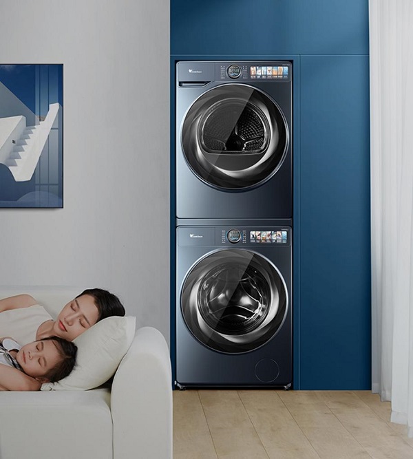 洗得干净还能深层杀菌，小天鹅本色系列洗烘套装送上满满安全感