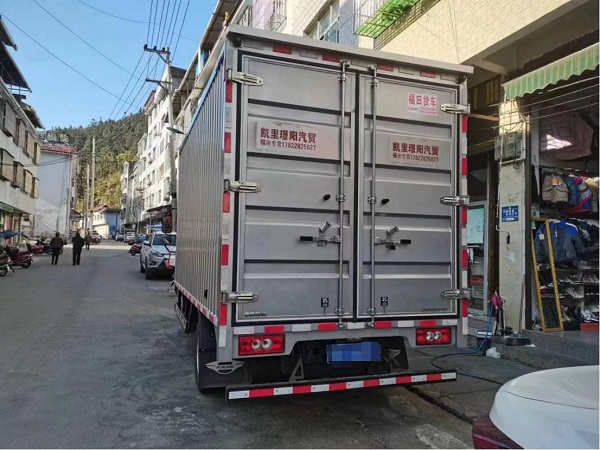 “服装物流达人”韦新春：轻卡跑长途就选领航M5 开得舒服、赚得更多 汽车频道 第4张