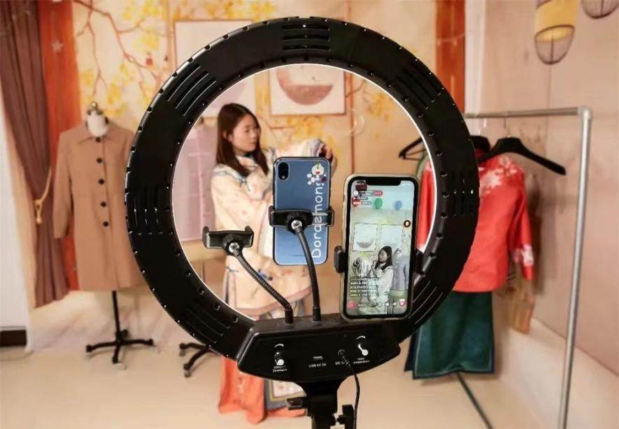 95后淘宝寿衣模特2年后重启直播，称在直播间里能感受到温暖