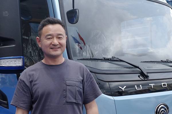 宇通新能源轻卡T系列体验官程峰：跑的远赚的多 助力事业快速发展