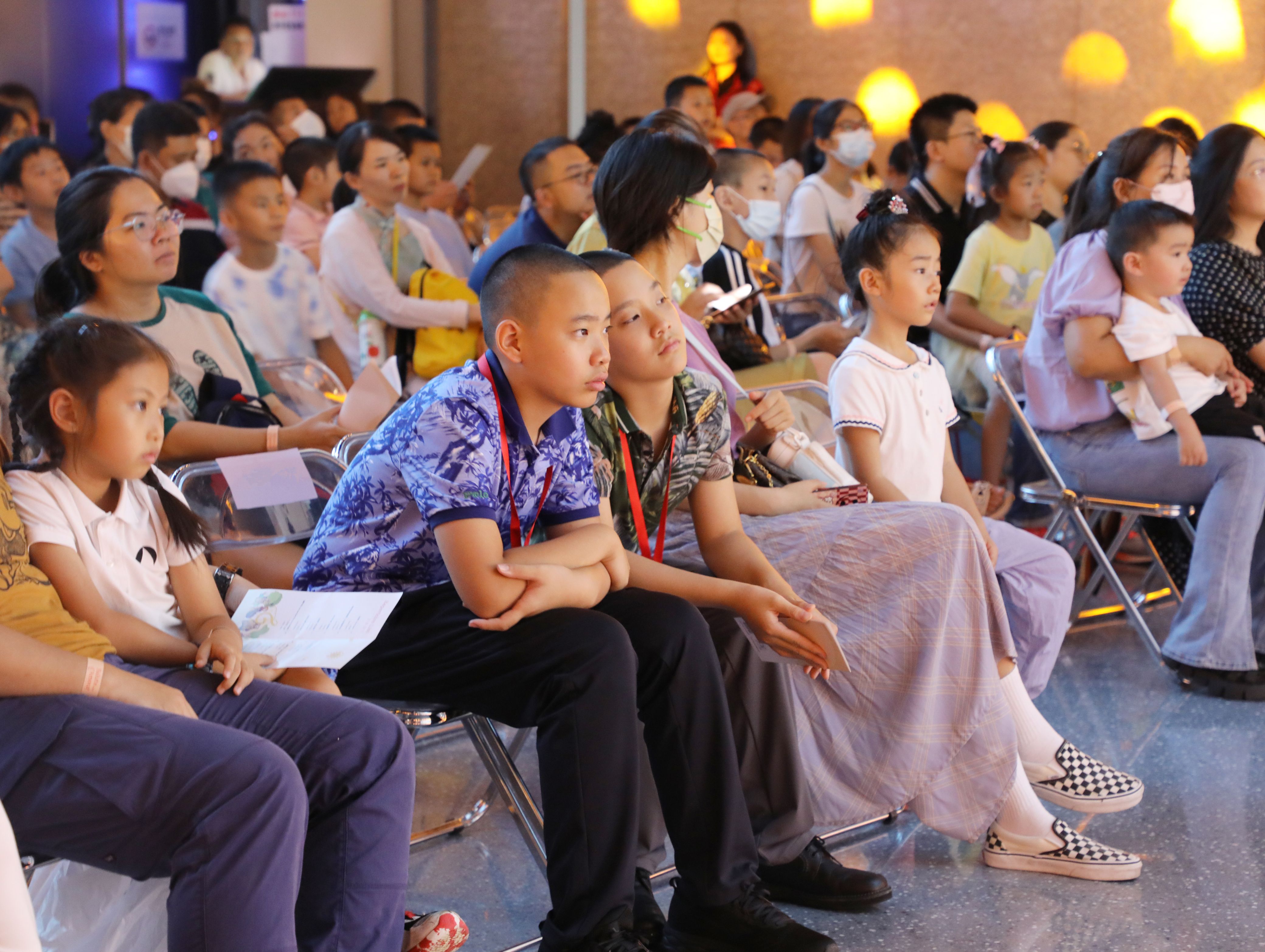 动人的音乐温暖孩子们的心.jpg 李秉宸、李秉恒小朋友筹办儿童节公益音乐会 新闻资讯 第4张 李秉宸、李秉恒小朋友筹办儿童节公益音乐会 新闻资讯 第4张