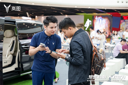 岚图双车上市品鉴会吸引海量车迷前往参观、试驾！ 新闻资讯 第3张