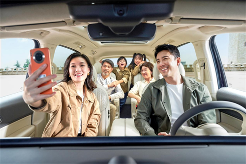 岚图双车上市品鉴会吸引海量车迷前往参观、试驾！ 新闻资讯 第6张