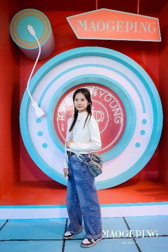 草莓音乐节 | “莓”你不可!毛戈平美妆伴你唱响穗城“高光时刻” 新闻资讯 第8张 草莓音乐节 | “莓”你不可!毛戈平美妆伴你唱响穗城“高光时刻” 新闻资讯 第8张