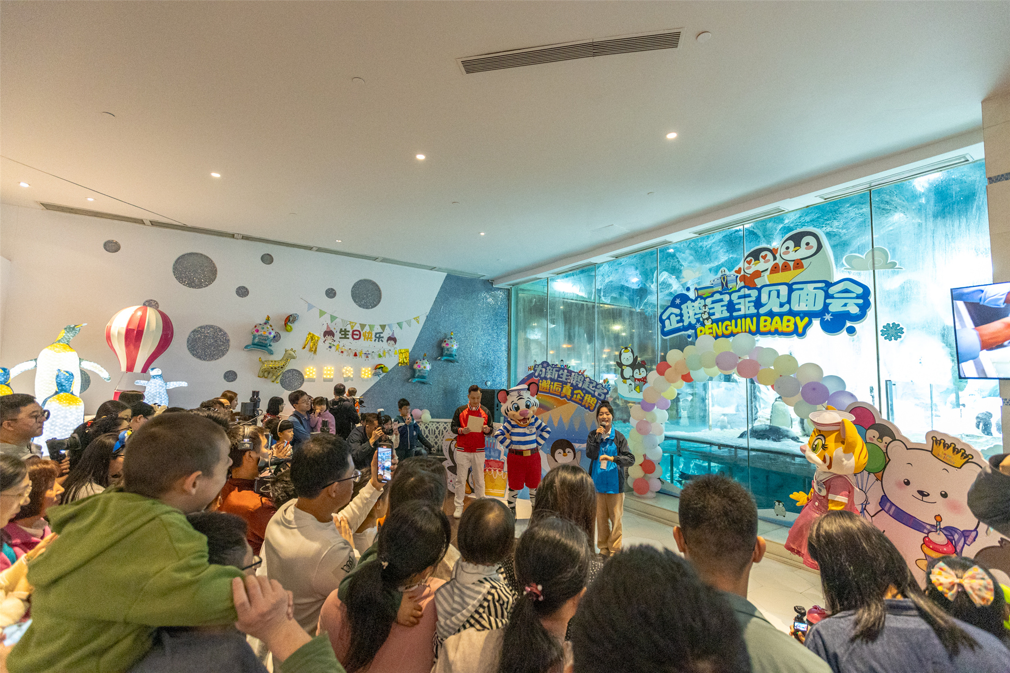 微信图片_20240113213212.jpg 长隆企鹅酒店盛大举行帝企鹅“毕业”首展,引领游客探索南极生态奥秘 新闻资讯 第2张 长隆企鹅酒店盛大举行帝企鹅“毕业”首展,引领游客探索南极生态奥秘 新闻资讯 第2张