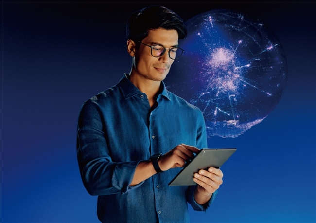 依视路万里路品牌冠名支持《新名字，新未来》“老视”重命名活动 新闻资讯 第2张