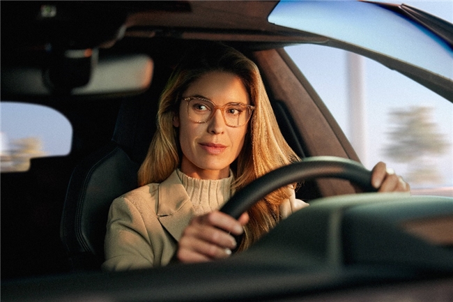 依视路万里路品牌冠名支持《新名字，新未来》“老视”重命名活动 新闻资讯 第3张