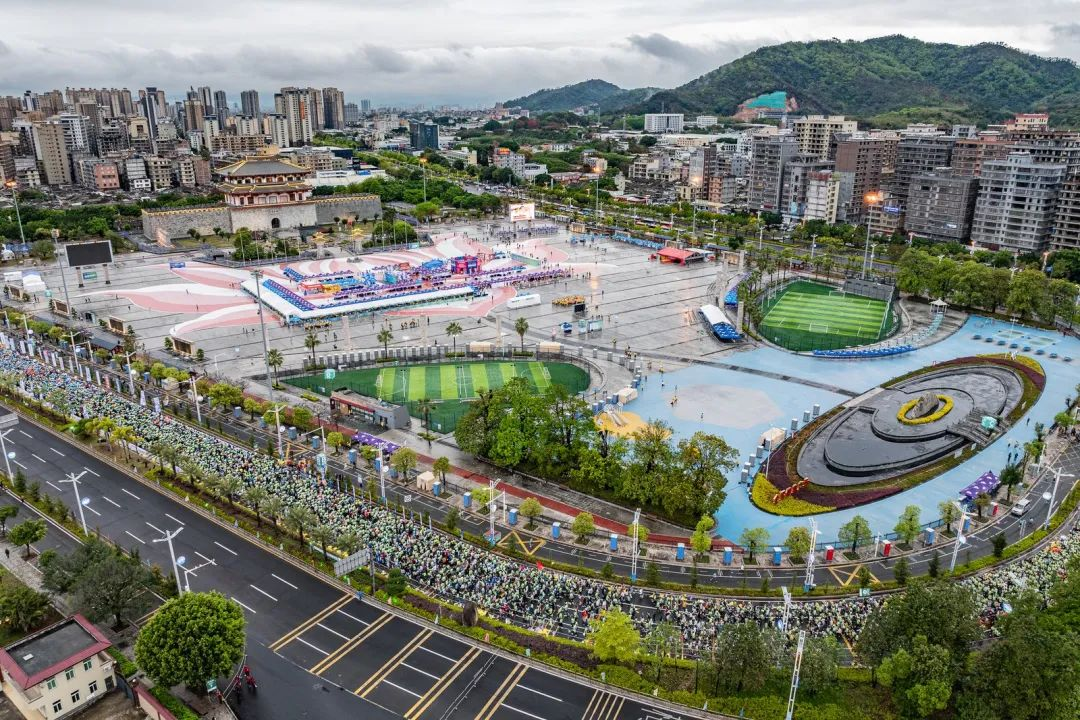 图片21.png 福达·2025揭阳马拉松赛激情开跑!2万名跑者共绘古城新画卷 新闻资讯 第21张 福达·2025揭阳马拉松赛激情开跑!2万名跑者共绘古城新画卷 新闻资讯 第21张