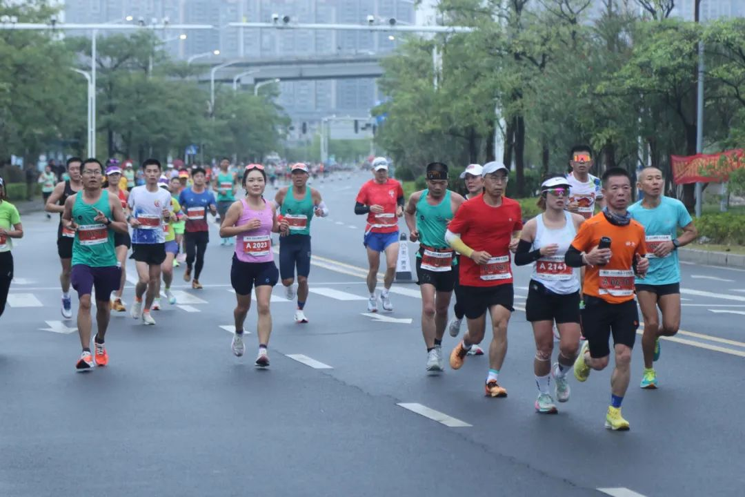图片24.png 福达·2025揭阳马拉松赛激情开跑!2万名跑者共绘古城新画卷 新闻资讯 第24张 福达·2025揭阳马拉松赛激情开跑!2万名跑者共绘古城新画卷 新闻资讯 第24张