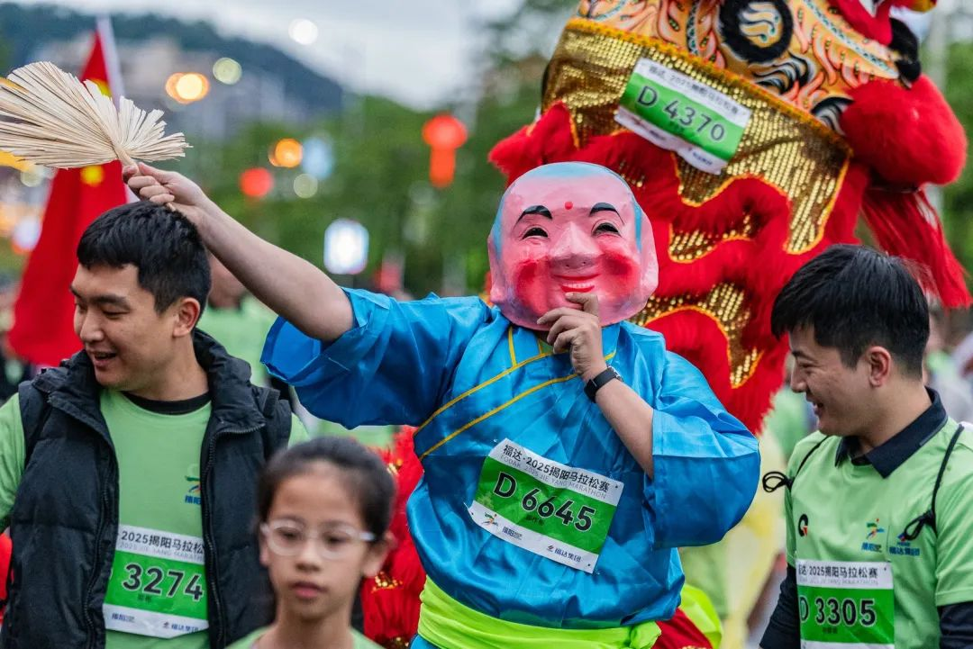 图片32.png 福达·2025揭阳马拉松赛激情开跑!2万名跑者共绘古城新画卷 新闻资讯 第32张 福达·2025揭阳马拉松赛激情开跑!2万名跑者共绘古城新画卷 新闻资讯 第32张