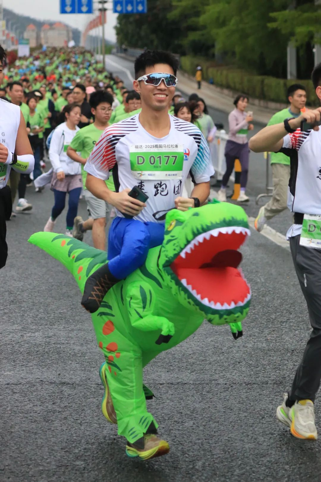 图片35.png 福达·2025揭阳马拉松赛激情开跑!2万名跑者共绘古城新画卷 新闻资讯 第35张 福达·2025揭阳马拉松赛激情开跑!2万名跑者共绘古城新画卷 新闻资讯 第35张