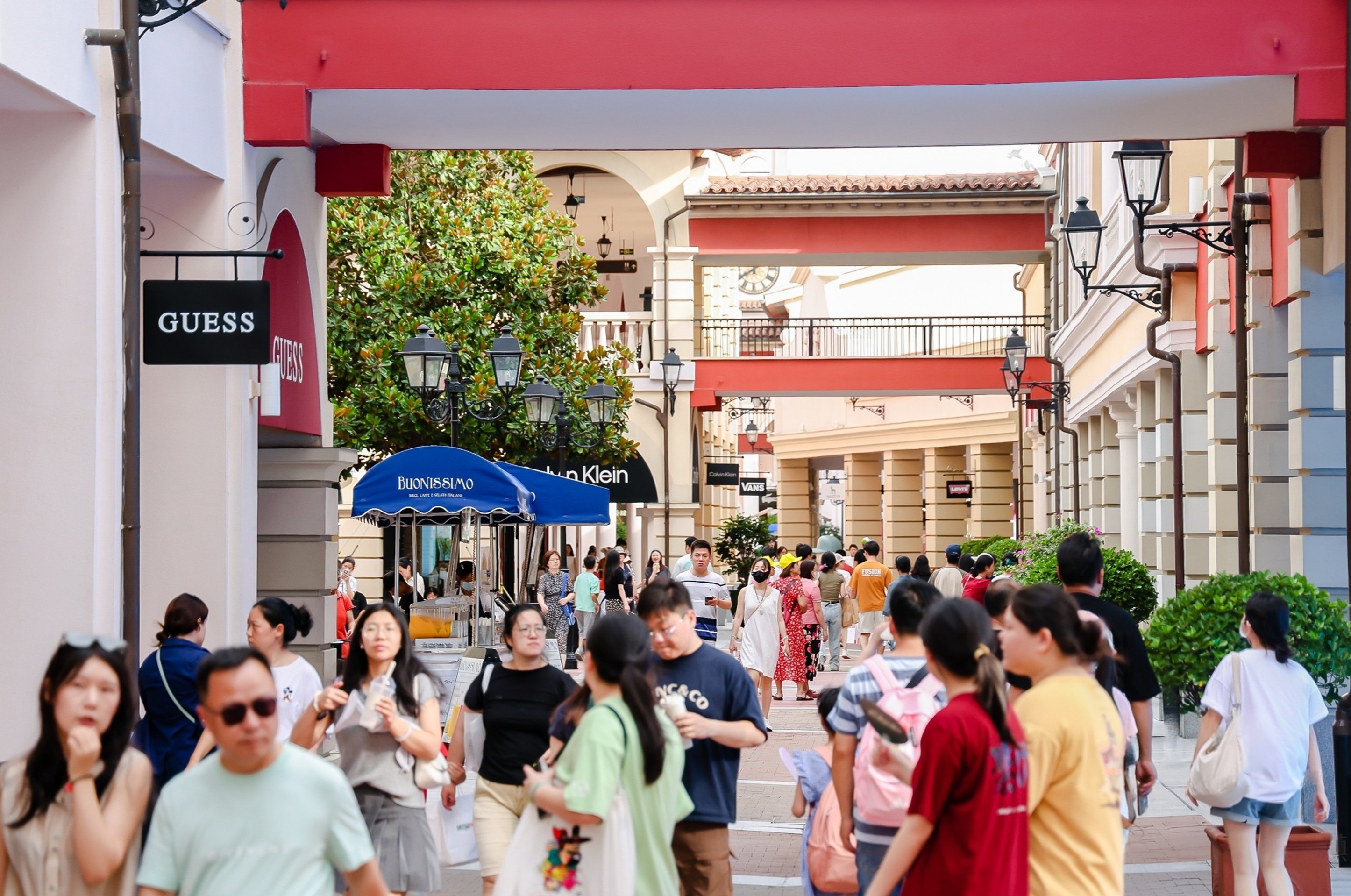 FV佛罗伦萨小镇“仲夏夜游”创佳绩，“微度假”战略定位显成效