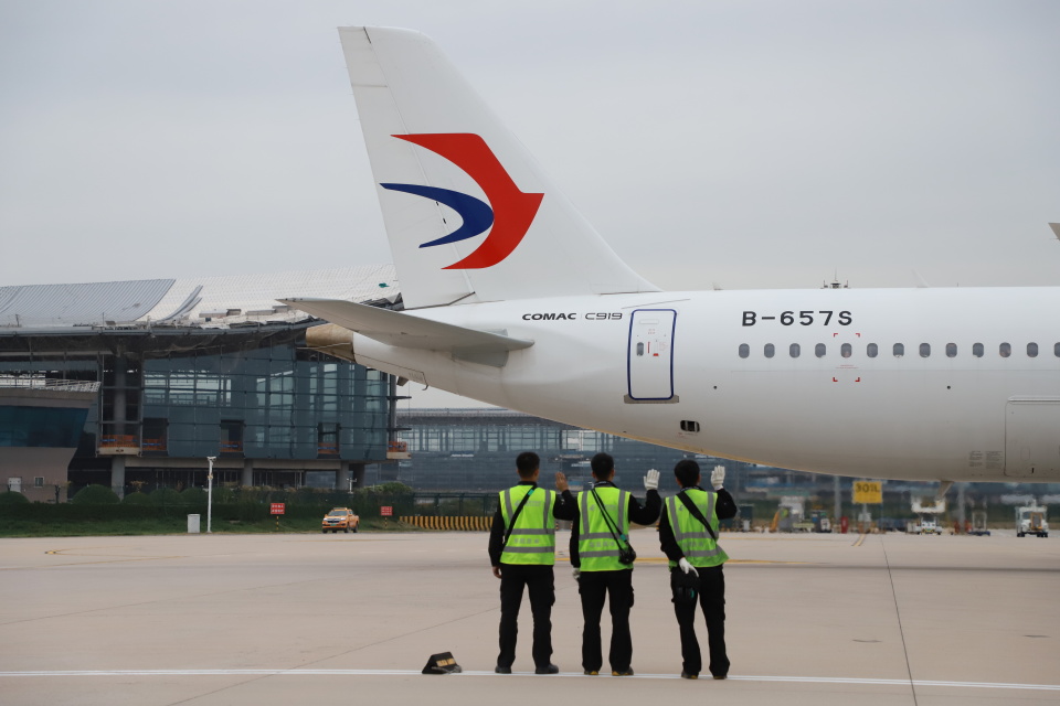 2025国庆中秋“双节”假期收官，东航近2.5万班航班承运超365万旅客 新闻资讯 第4张