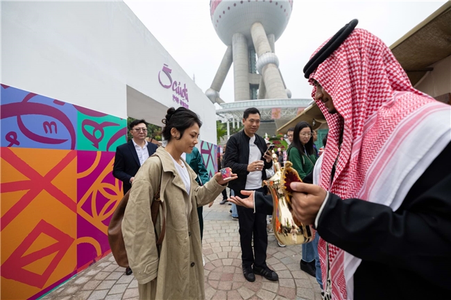 上海“沙特小镇”首日爆满！一秒穿越阿拉伯，沉浸式体验圈粉无数 新闻资讯 第2张