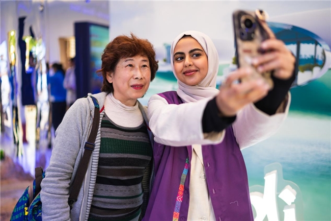 上海“沙特小镇”首日爆满！一秒穿越阿拉伯，沉浸式体验圈粉无数 新闻资讯 第6张