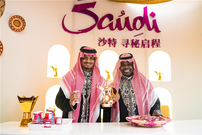 上海“沙特小镇”首日爆满！一秒穿越阿拉伯，沉浸式体验圈粉无数 新闻资讯 第7张