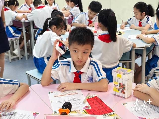 课堂里的新伙伴:噜咔博士AI拍学机参与湛江—柳州教学交流 新闻资讯 第2张 课堂里的新伙伴:噜咔博士AI拍学机参与湛江—柳州教学交流 新闻资讯 第2张